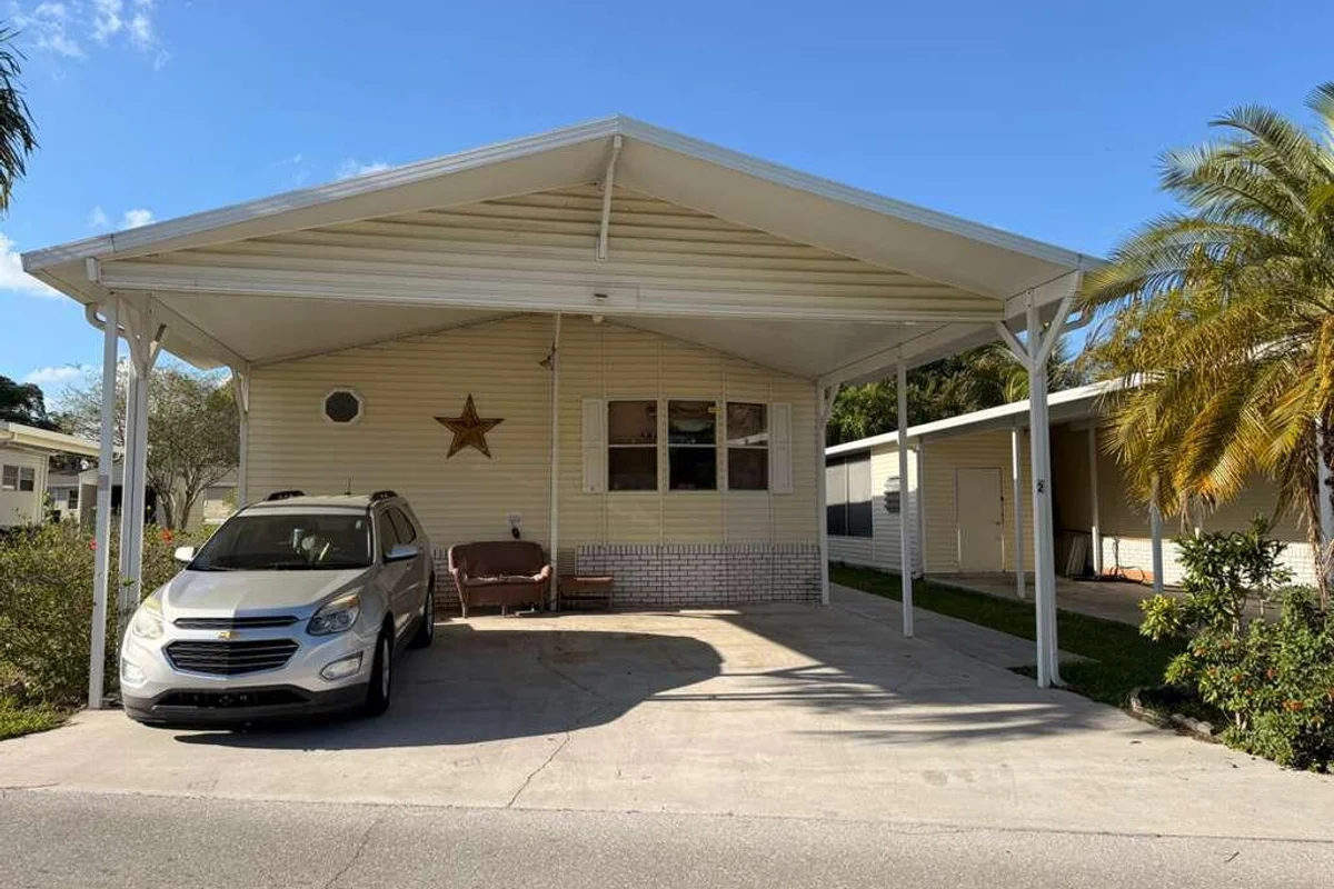 2 S 4 Seasons Rd, Palm Beach Gardens: photo 1 of 17