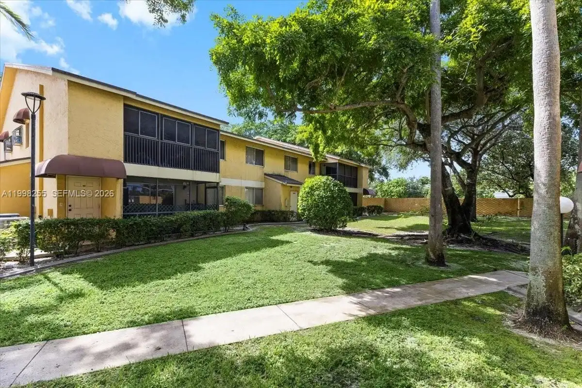 3047 N Oakland Forest Dr #204, Oakland Park: photo 1 of 18