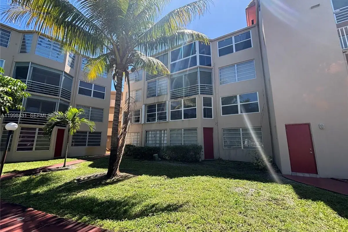 1501 NE 191st St #C211, Miami: photo 1 of 7