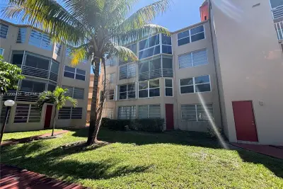 1501 NE 191st St #C211, Miami: photo 1 of 7
