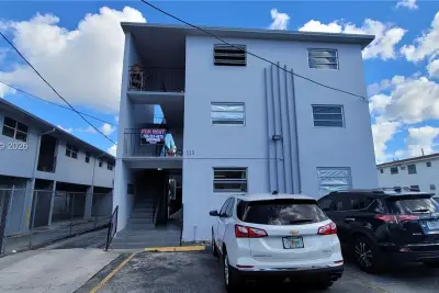 111 SW 18th Ave, Miami: photo 1 of 15