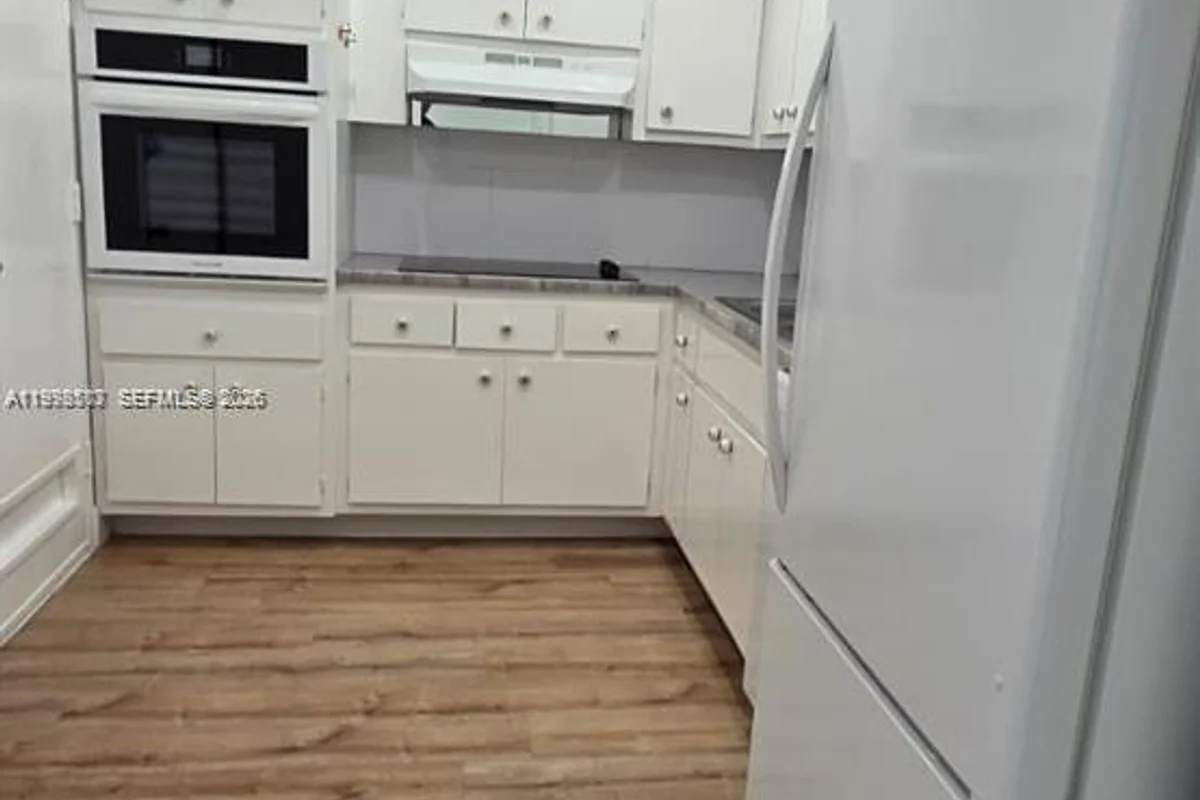 400 Kings Point Dr #1122, Sunny Isles Beach: photo 1 of 3