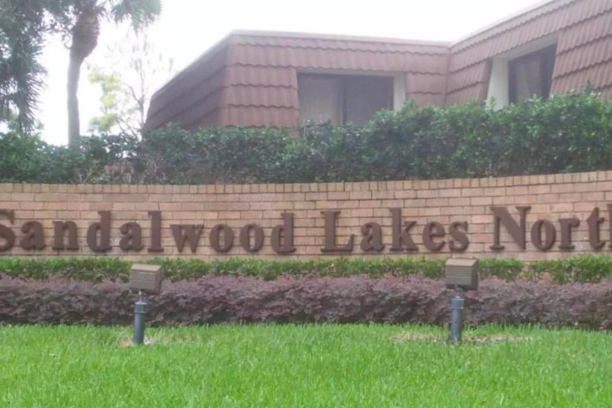197 Charter Way, West Palm Beach: photo 1 of 25