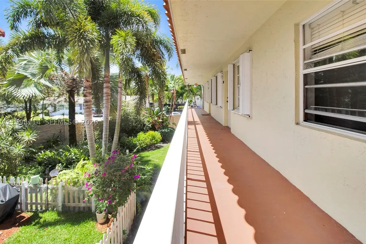 1125 NE 16th Pl #208, Fort Lauderdale: photo 1 of 30