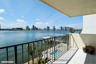 17878 N Bay Rd #307, Sunny Isles Beach: photo 1 of 27