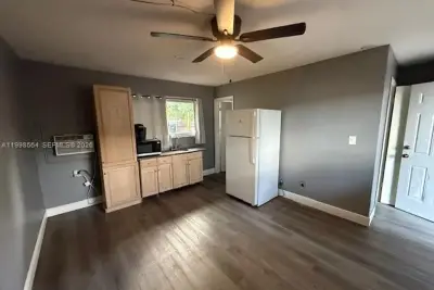 4148 SW 24th St, Fort Lauderdale: photo 1 of 17