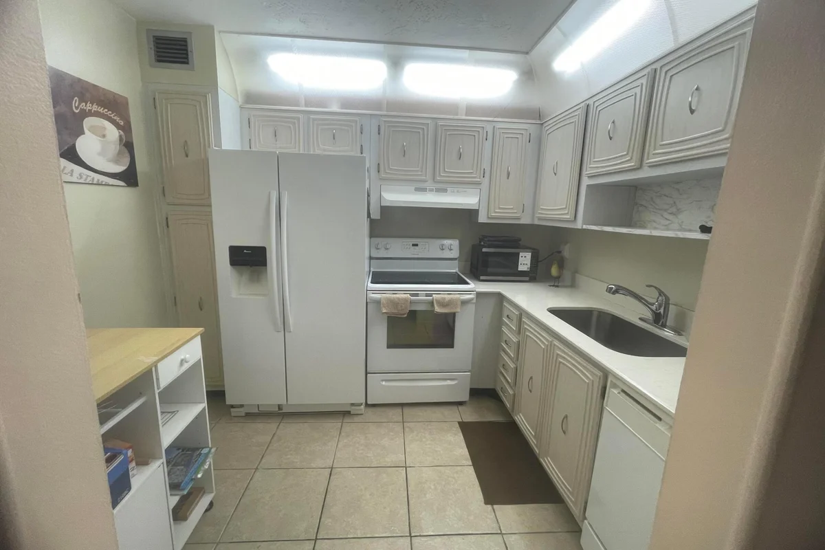 2821 Somerset Dr #118, Lauderdale Lakes: photo 1 of 9