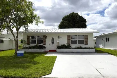 7005 NW 66th Ter, Tamarac: photo 1 of 11
