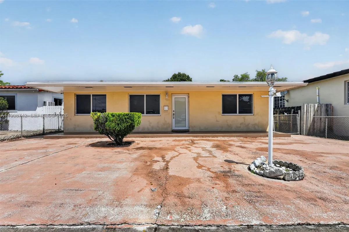733 W 33rd St, Hialeah: photo 1 of 42