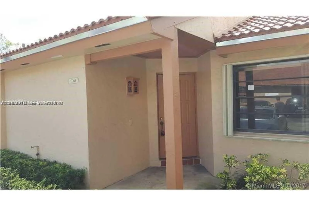 17268 NW 60th Ct, Hialeah: photo 1 of 31