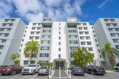 9143 SW 77th Ave #B105, Miami: photo 1 of 12