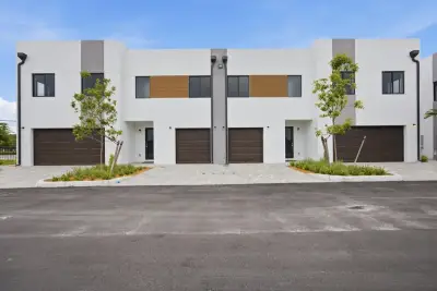 1546 NW 1st Ave, Pompano Beach: photo 1 of 27
