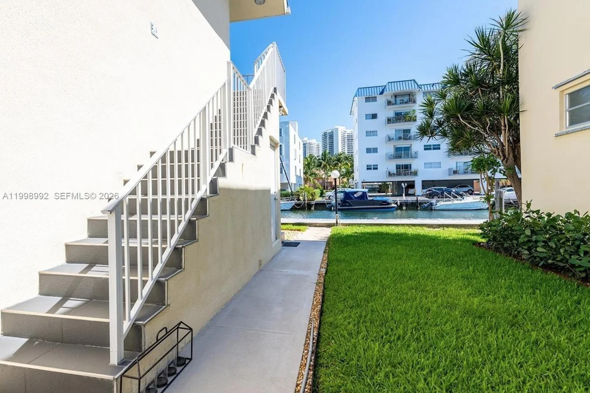 3721 NE 170th St #4, North Miami Beach: photo 1 of 17
