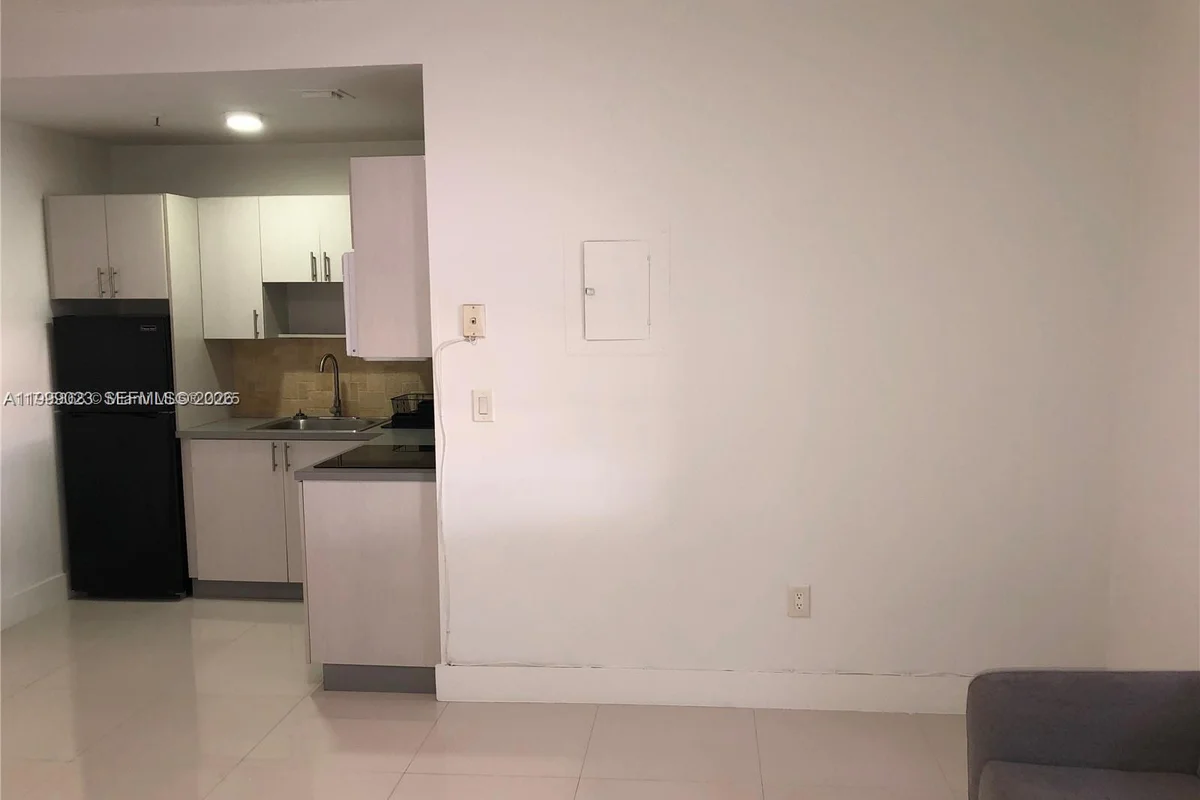 2730 Collins Ave #208, Miami Beach: photo 1 of 6