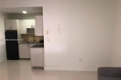 2730 Collins Ave #208, Miami Beach: photo 1 of 6