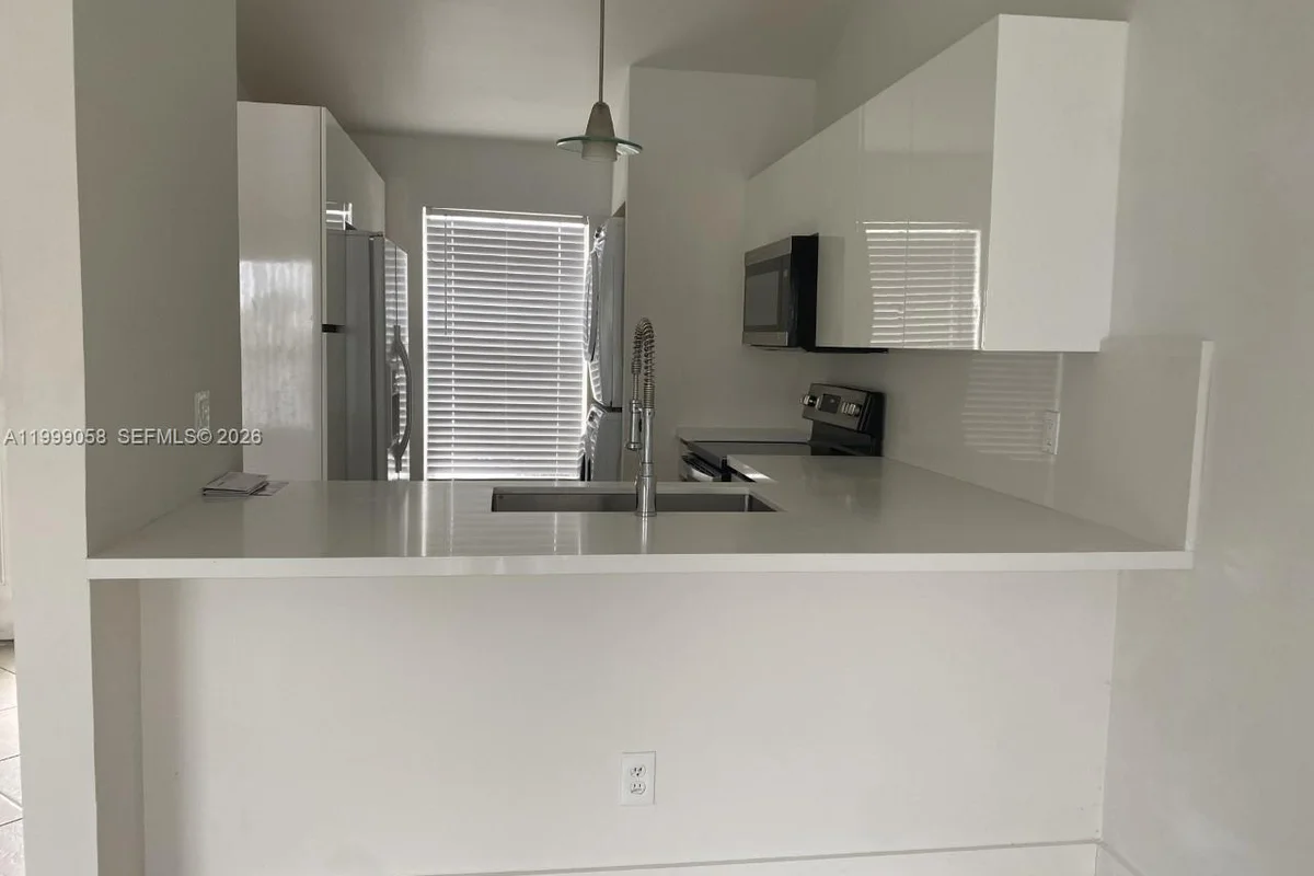 219 SE 8th St #601, Hallandale Beach: photo 1 of 16