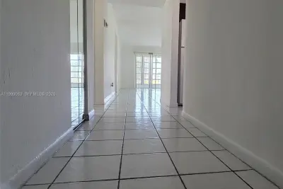 Condo in Margate: photo 1 of 26