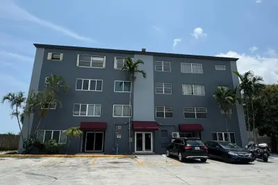 1060 Crystal Lake Dr #101, Deerfield Beach: photo 1 of 15