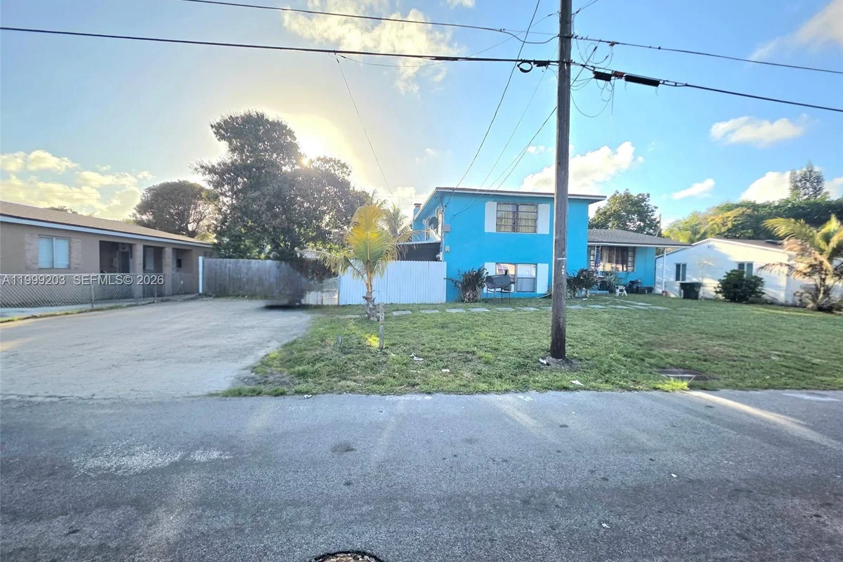 720 SW 7th Ter, Hallandale Beach: photo 1 of 3