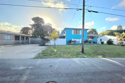 720 SW 7th Ter, Hallandale Beach: photo 1 of 3