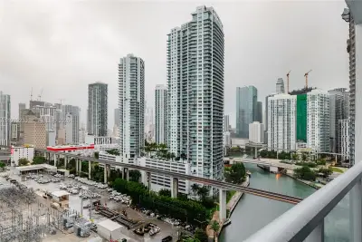 185 SW 7th St #2007, Miami: photo 1 of 23