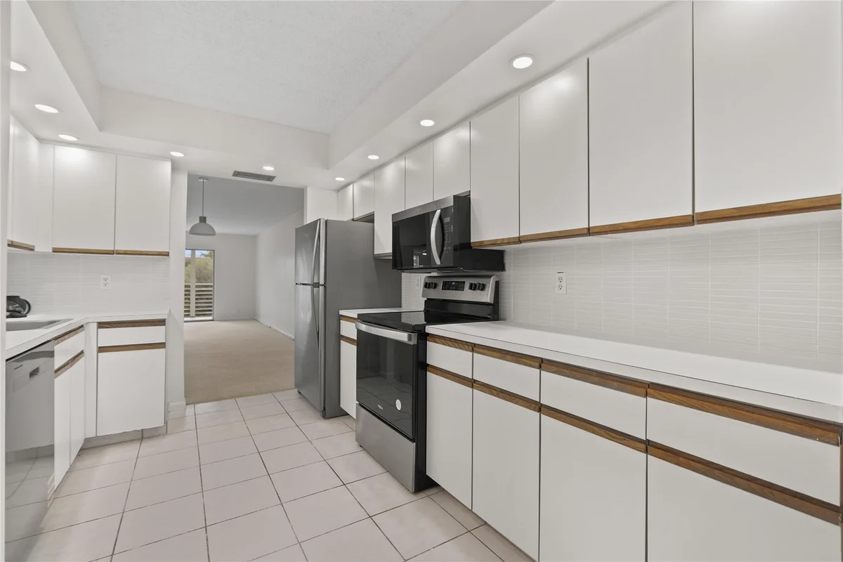 1801 Eleuthera Point #J3, Coconut Creek: photo 1 of 36