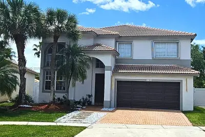 17088 NW 19th St, Pembroke Pines: photo 1 of 35