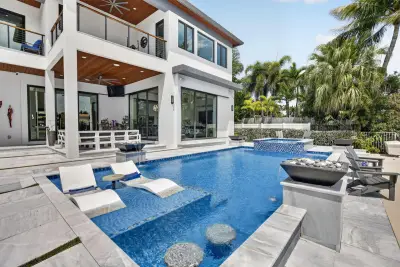 334 Isle Of Capri Dr, Fort Lauderdale: photo 1 of 101