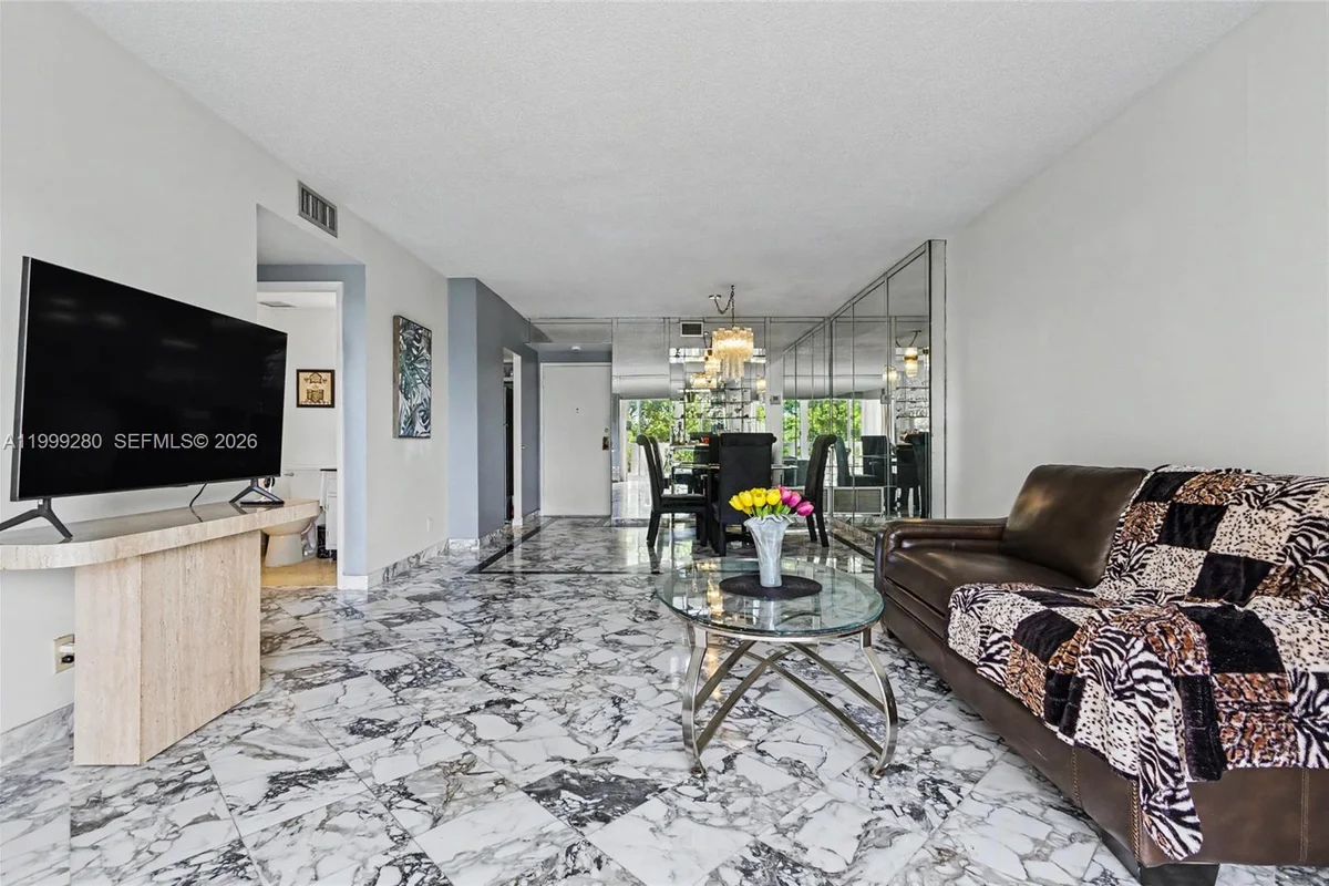 4330 Hillcrest Dr #405, Hollywood: photo 1 of 37