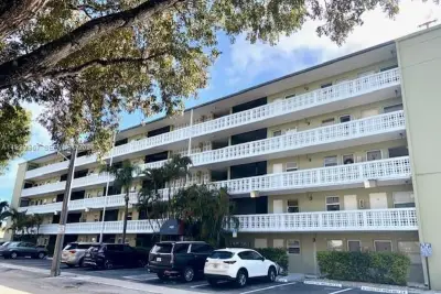 1425 Arthur St #403A, Hollywood: photo 1 of 26