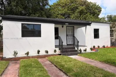 1261 NW 45th St, Miami: photo 1 of 72