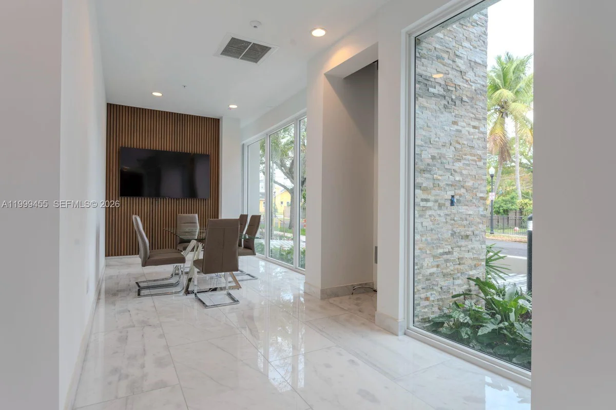 1850 Monroe St #410, Hollywood: photo 1 of 15