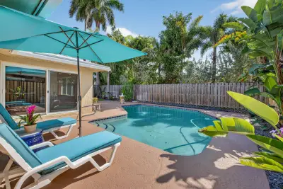 2300 NE 16th Ave, Wilton Manors: photo 1 of 32