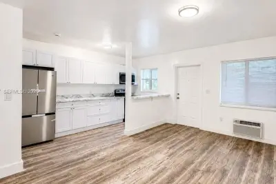 5549 NE Miami Ct #1, Miami: photo 1 of 14