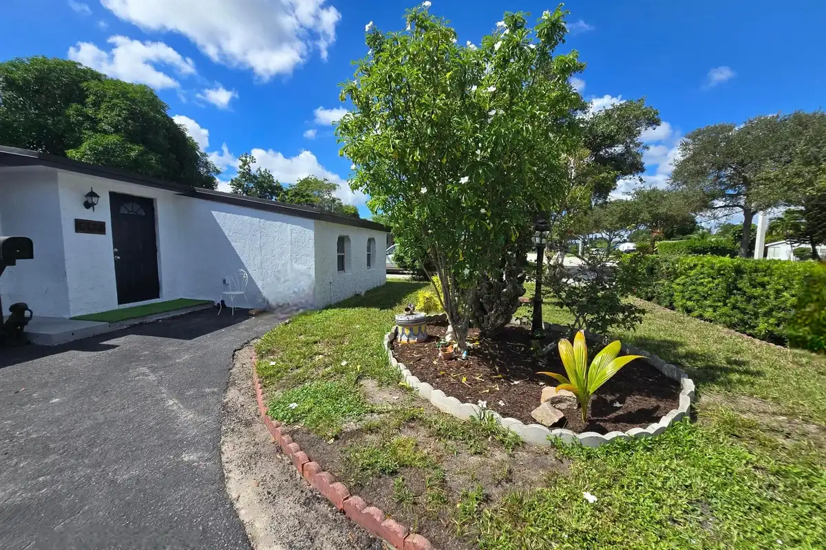6138 Southgate Blvd, Margate: photo 1 of 11