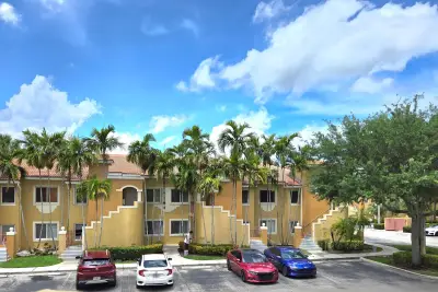 7900 NW 6th St #205, Pembroke Pines: photo 1 of 28
