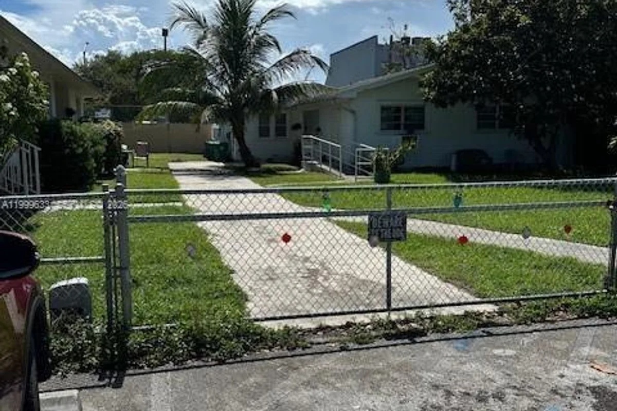 474 NW 26th Ave, Miami: photo 1 of 5