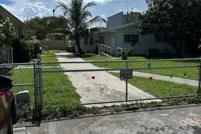 474 NW 26th Ave, Miami: photo 1 of 5