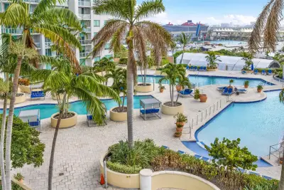253 NE 2nd St #1109, Miami: photo 1 of 38