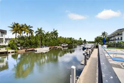 6815 Edgewater Dr #108, Coral Gables: photo 1 of 31
