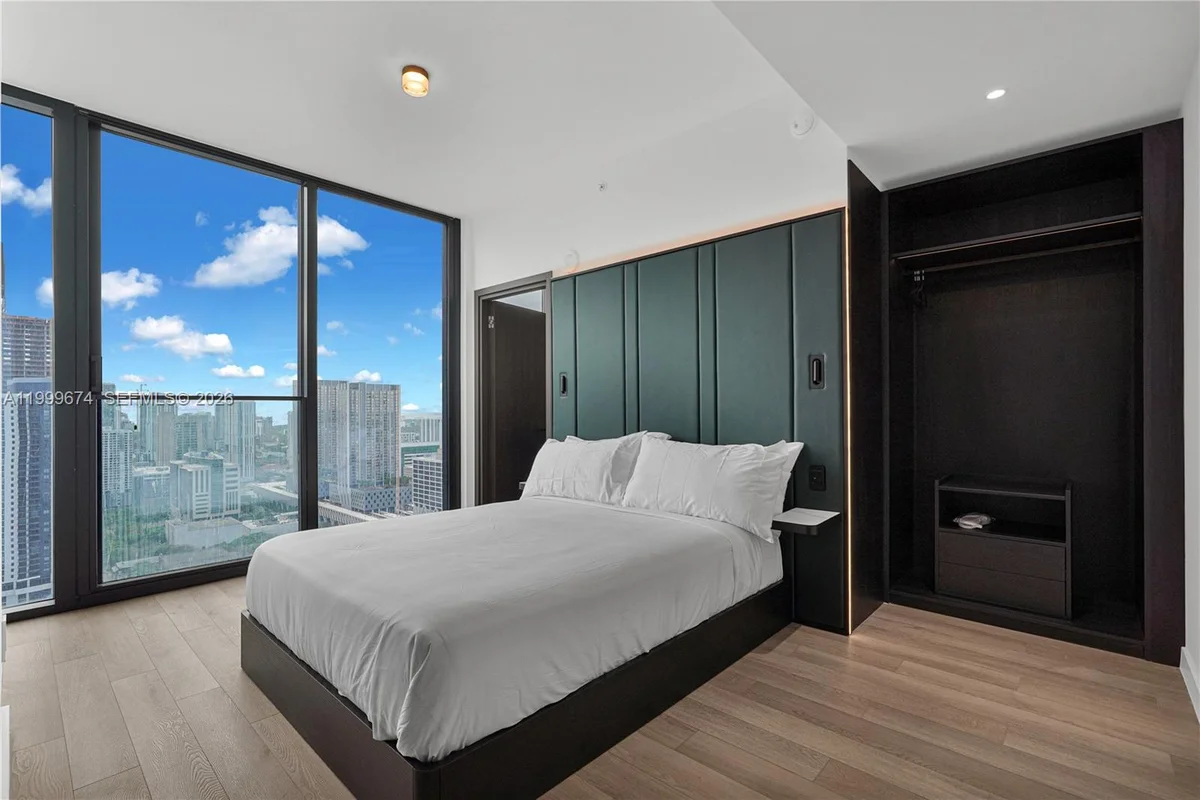 20 NE 11th St #3110, Miami: photo 1 of 11
