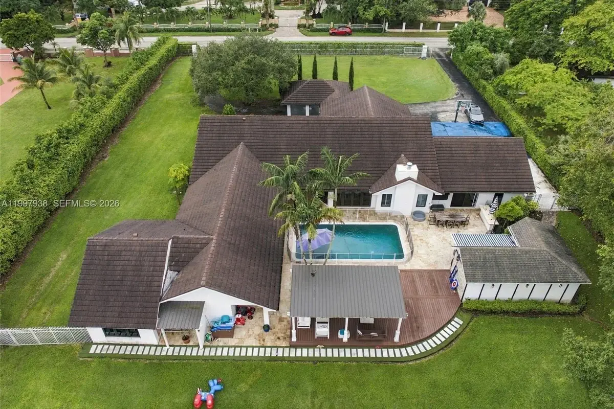 11301 SW 95th St, Miami: photo 1 of 50