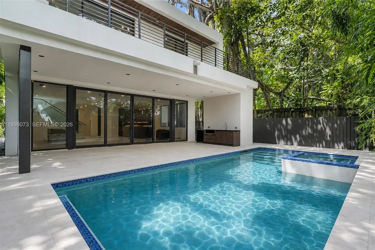 3983 Kumquat Ave, Miami: photo 1 of 41
