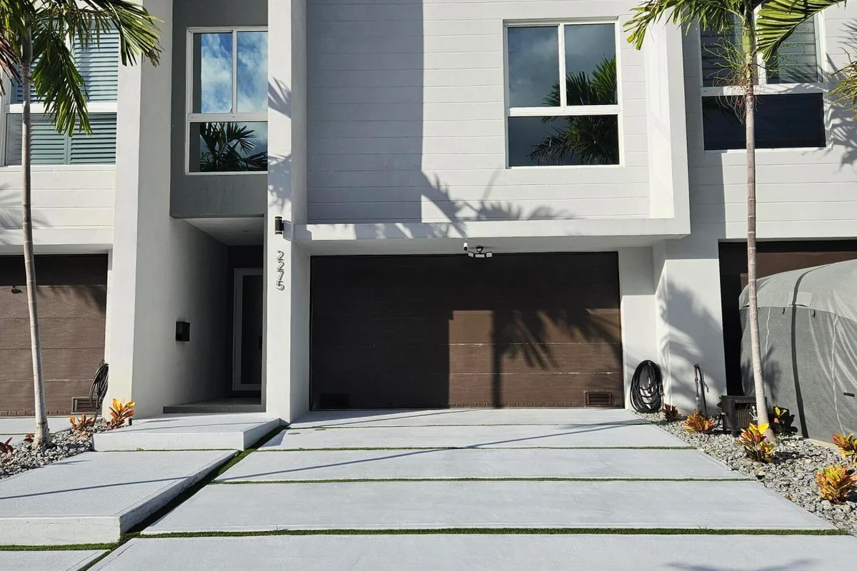 2275 SE 7th St, Pompano Beach: photo 1 of 15