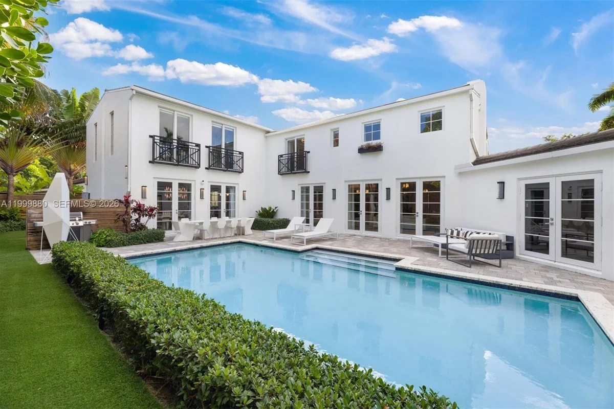 2887 Pine Tree Dr, Miami Beach: photo 1 of 43