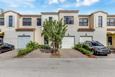 20921 NW 1st Ct, Pembroke Pines: photo 1 of 35