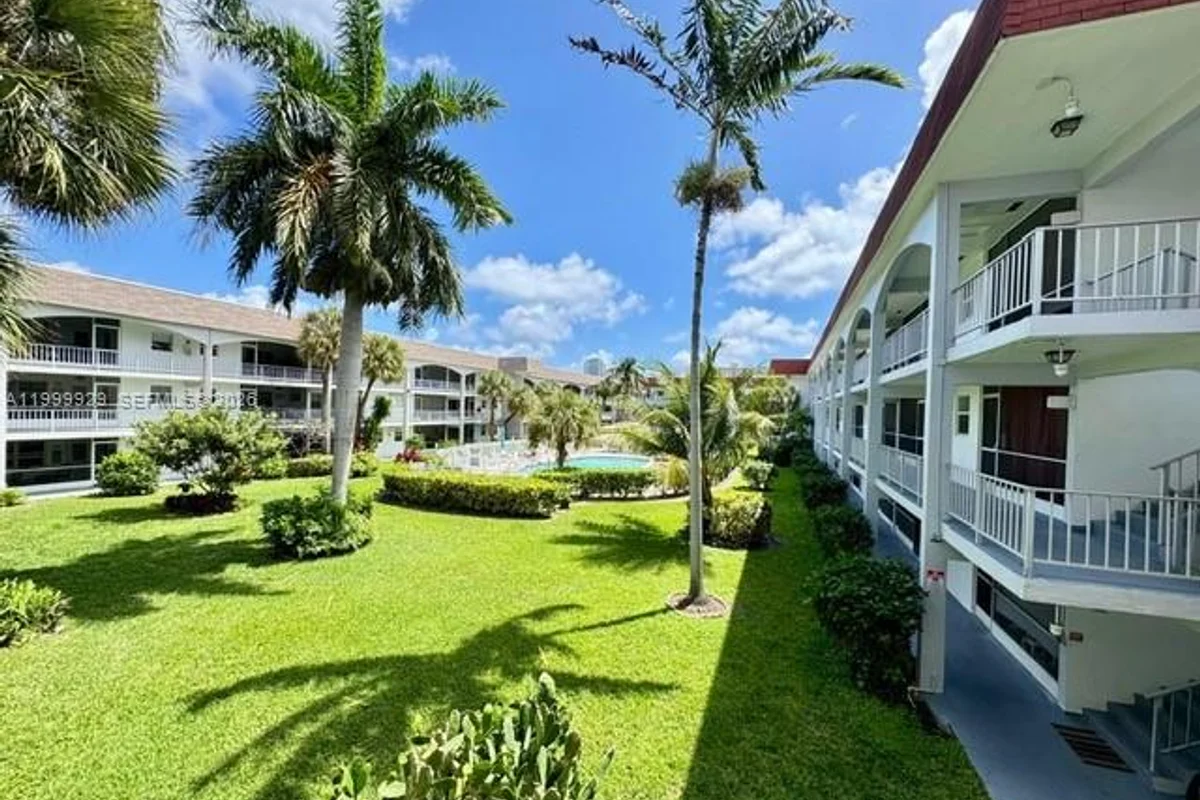 581 Blue Heron Dr #221-B, Hallandale Beach: photo 1 of 19