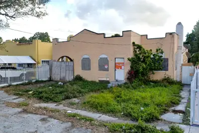 3034 NW 33rd St, Miami: photo 1 of 4