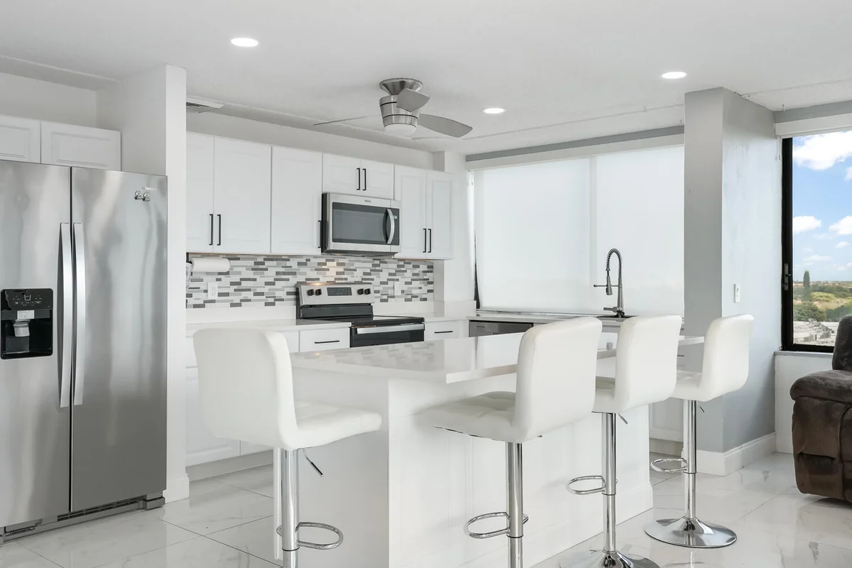 1500 Presidential Way #806, West Palm Beach: photo 1 of 27