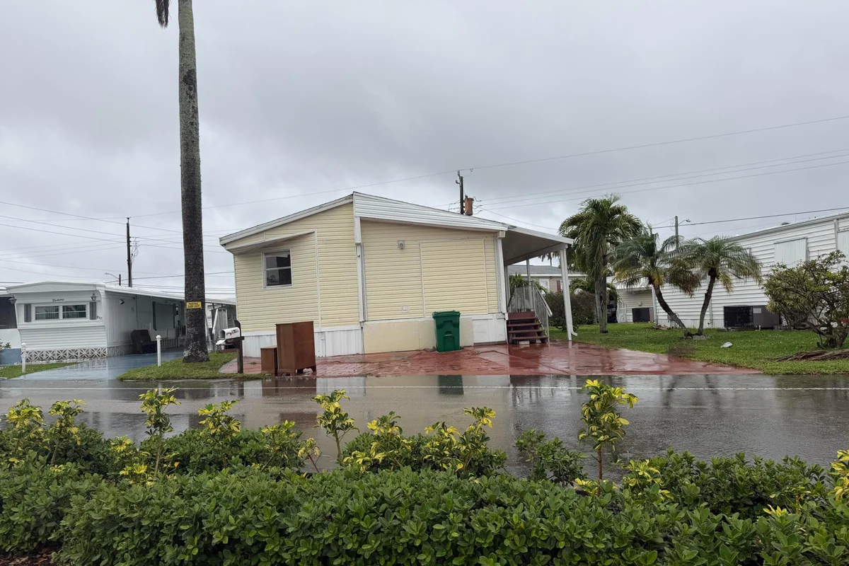 8557 SW 18th St, Davie: photo 1 of 5